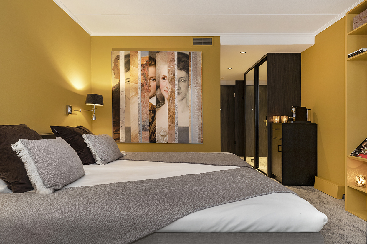 Royal Room with French balcony